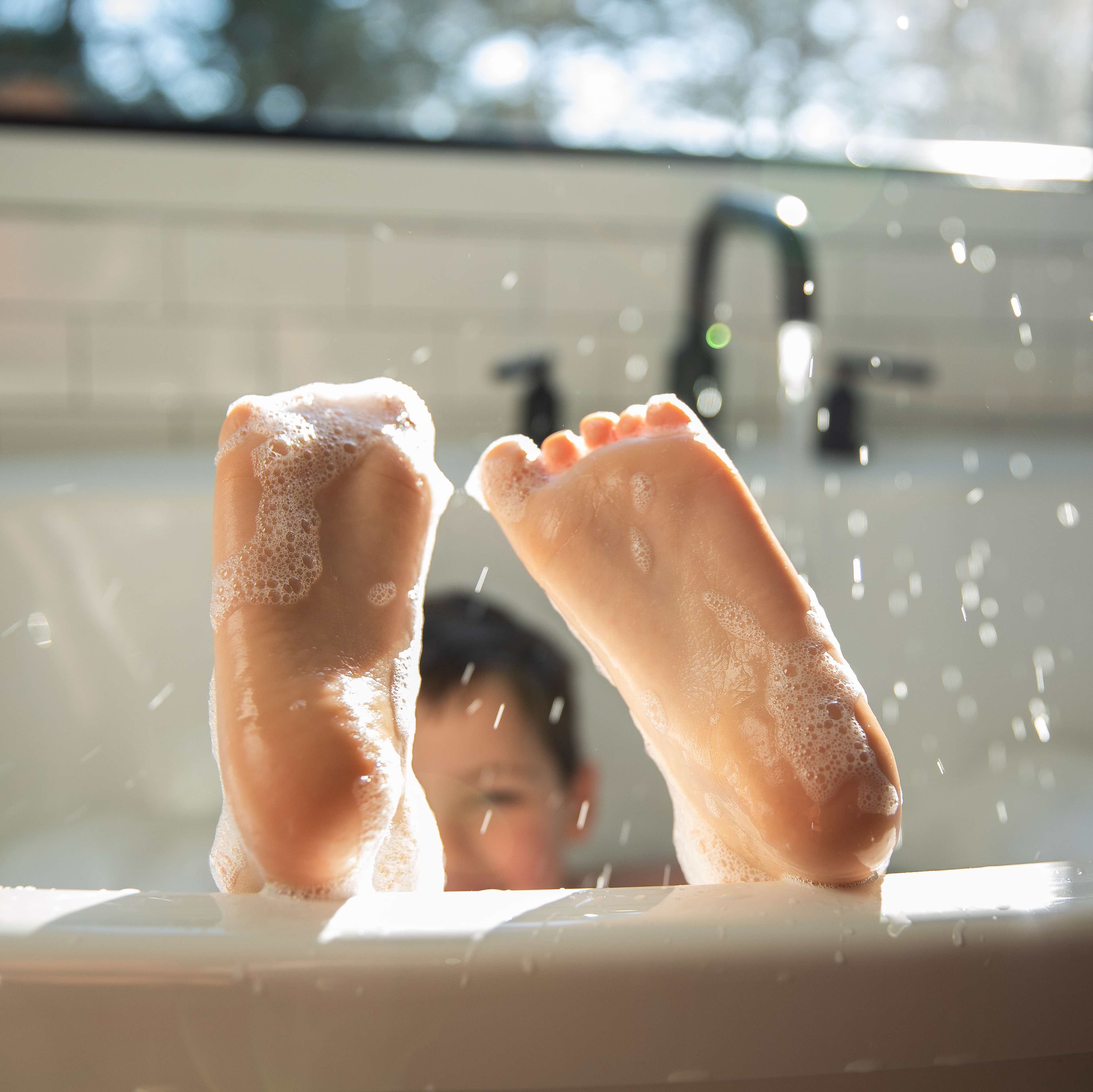 Foaming 2-in-1 Shampoo and Body Wash - Image 17