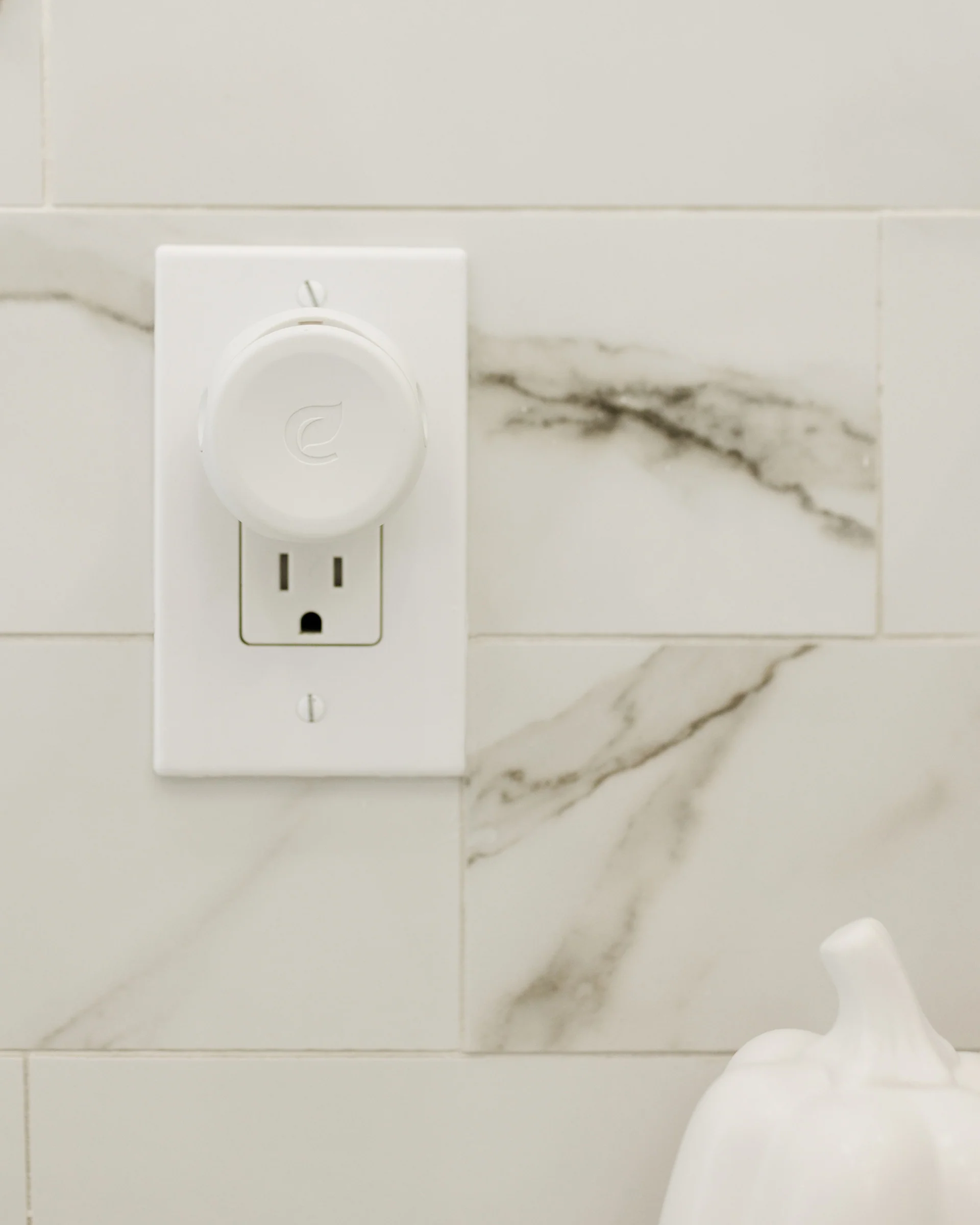 Plug-in Air Freshener Starter Set - Image 8